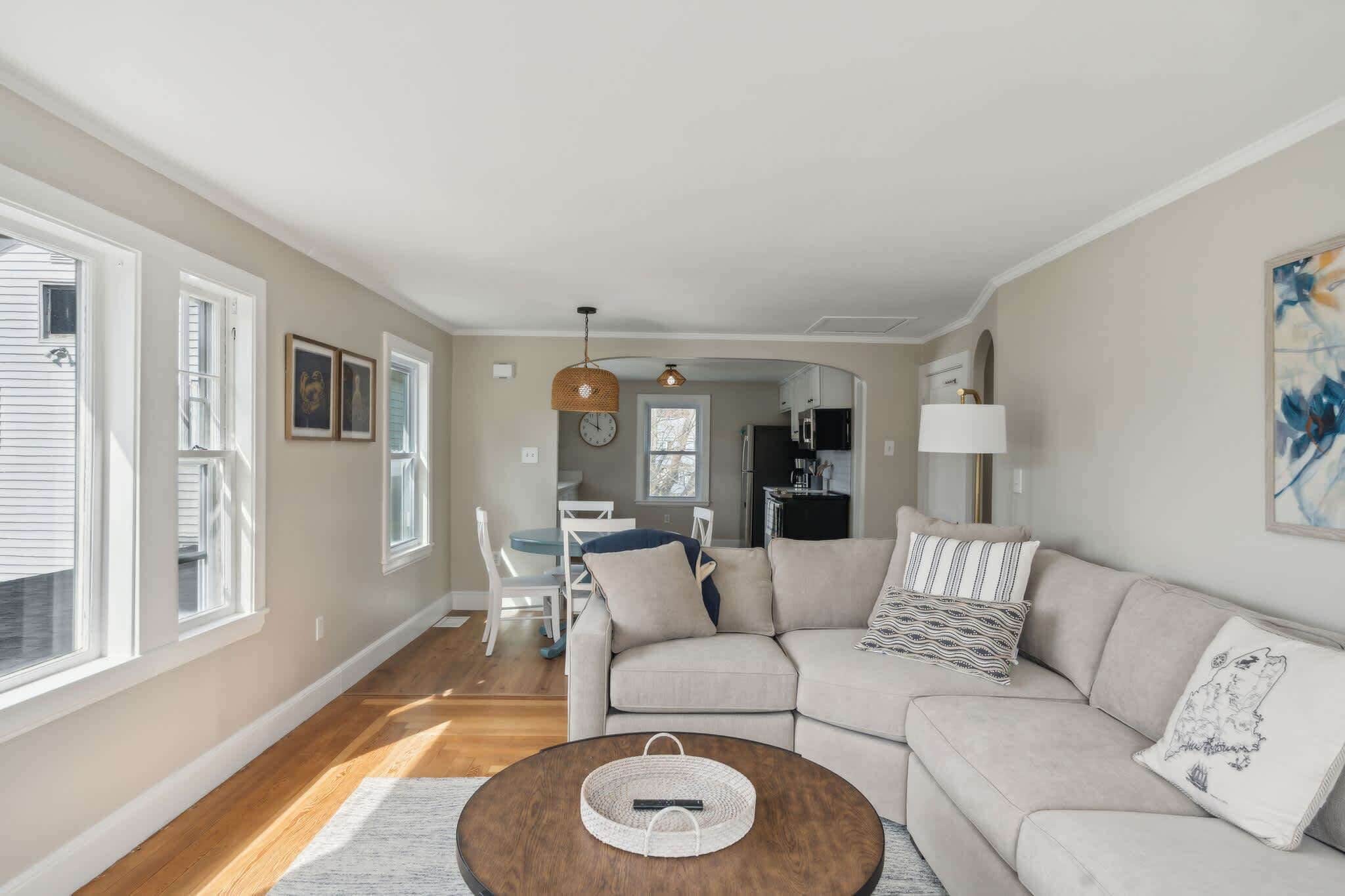 Apartment, Mehrere Betten, Küche, Gartenblick (The Coastal Nest) | Wohnbereich