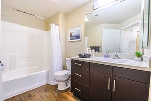 Hårtørrer, håndklæder