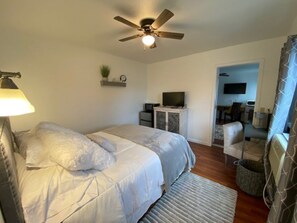 1 bedroom, WiFi, bed sheets - Charming Room 2 in St. Maries Inn (Saint Maries)