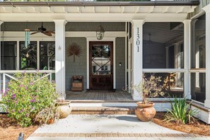 Exterior detail - The '56 Downtown Retreat (Beaufort)