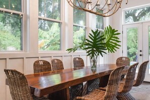 Dining - The '56 Downtown Retreat (Beaufort)