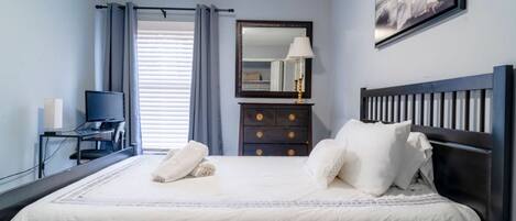 3 bedrooms, desk, iron/ironing board, travel cot