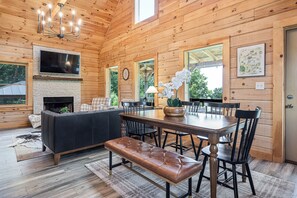 Dining - Updated Brow View Cabin with Hot Tub/Fire Pit/Arcade in Mentone (Mentone)
