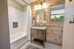 Shower, hair dryer, towels, soap - Updated Brow View Cabin with Hot Tub/Fire Pit/Arcade in Mentone (Mentone)