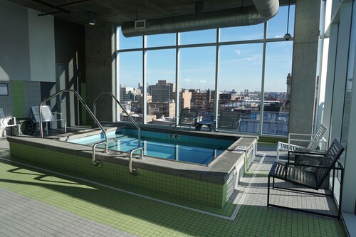 Relaxing Studio with Private Patio Downtown Chicago