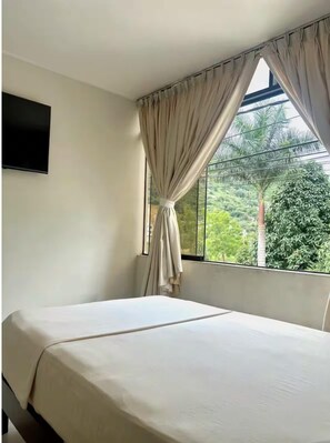 2 dormitorios, tabla de planchar con plancha, wifi y ropa de cama