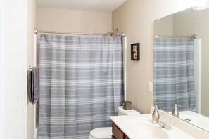 Umweltfreundliche Kosmetikartikel, Haartrockner, Handtücher, Seife