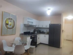 Oven, coffee/tea maker, electric kettle, toaster