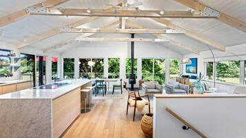 House, Multiple Beds, Patio (The Overlook at Cutts Island) | Interior