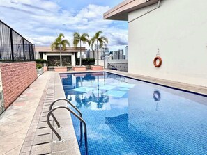 2 piscinas cubiertas