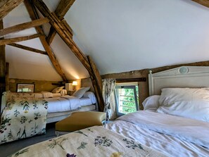 Fer et planche à repasser, lit parapluie, Wi-Fi, draps fournis