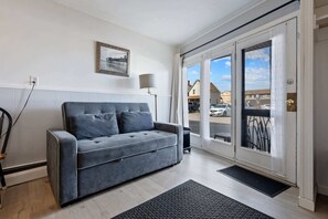 Studiosuite, 1 Queen-Bett und Schlafsofa, Küche (The Seabreeze) | Wohnbereich