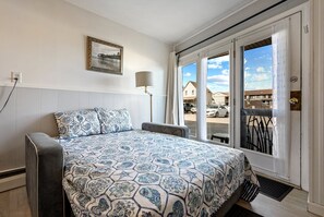 Suite studio, 1 grand lit et 1 canapé-lit, cuisine (The Seabreeze) | 1 chambre, décor unique, ameublement unique