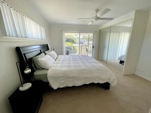 3 bedrooms, WiFi, bed sheets - Anna Bay Beachside Getaway (Anna Bay)
