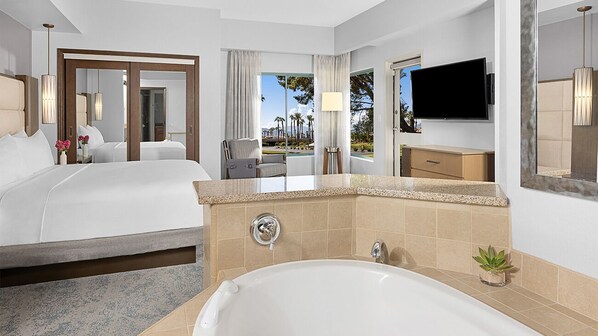 1 bedroom, iron/ironing board, WiFi, bed sheets - Marriott' Suite Dessert Spring Villas, pools, AC, golfing, central location (Palm Desert)