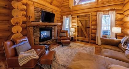 Snowshoe View Log Cabin | Hot Tub & Mtn Luxury