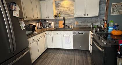 Charming 2-bedroom house with AC, fitness room in gorgeous Galloway