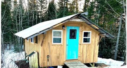 Enchanting 1-bedroom bungalow on Organic Farm— with WiFi!