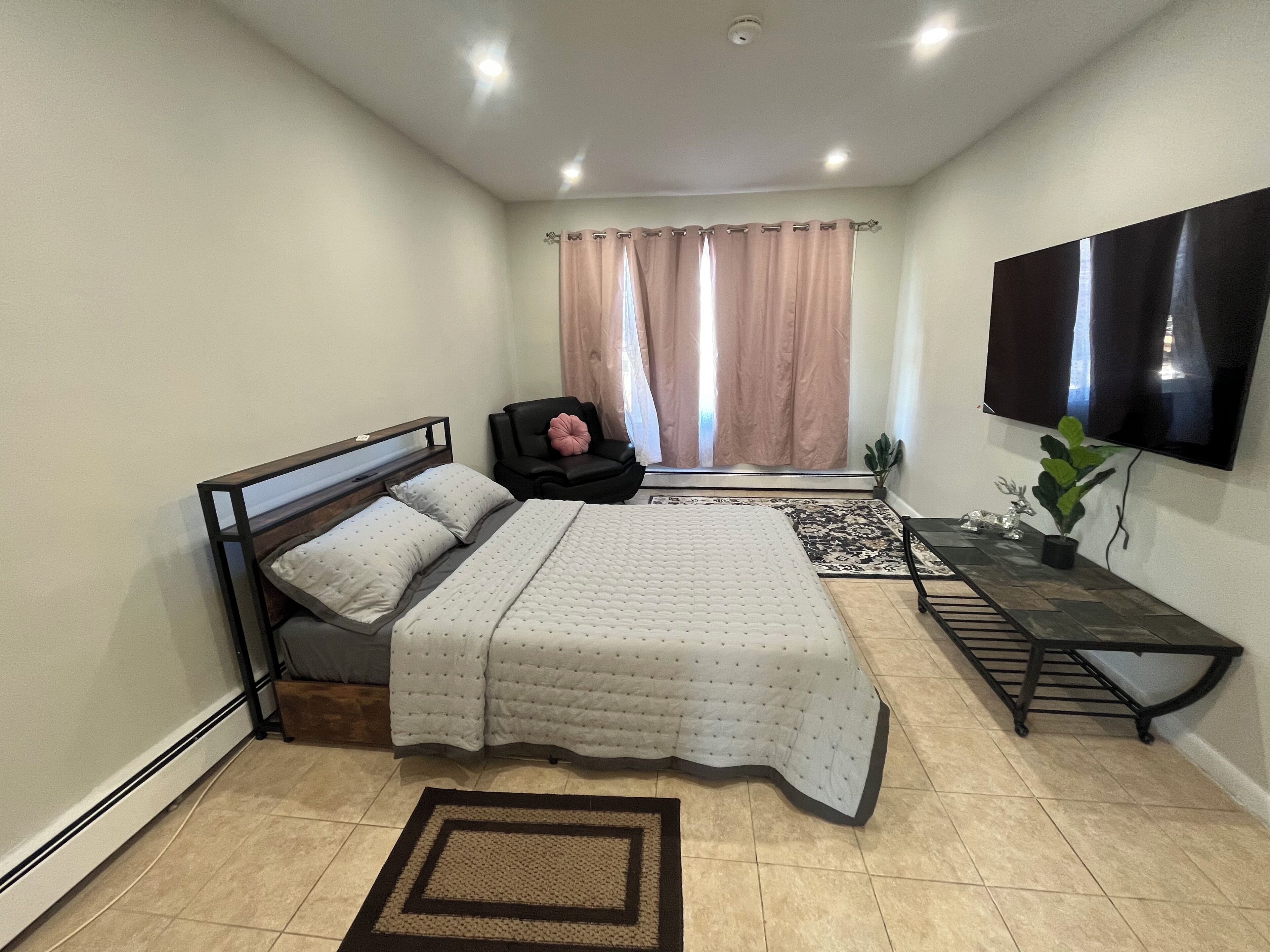 5 bedrooms, free WiFi, bed sheets