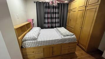5 bedrooms, free WiFi, bed sheets