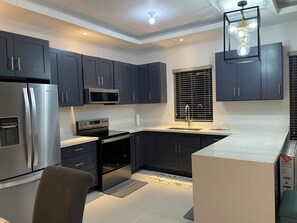 ميكروويف، فرن، موقد طهي مسطح، مستلزمات طهي/أطباق/أوعية