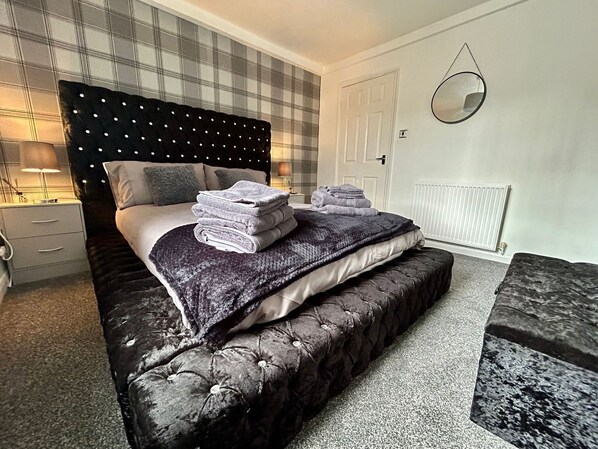 2 bedrooms, iron/ironing board, bed sheets