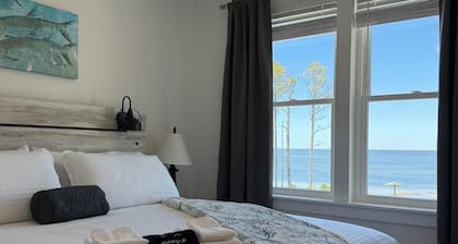 New! Bayfront home w/ Pool, Golf Cart, Kayaks, Bikes & The Islands Best Sunsets!