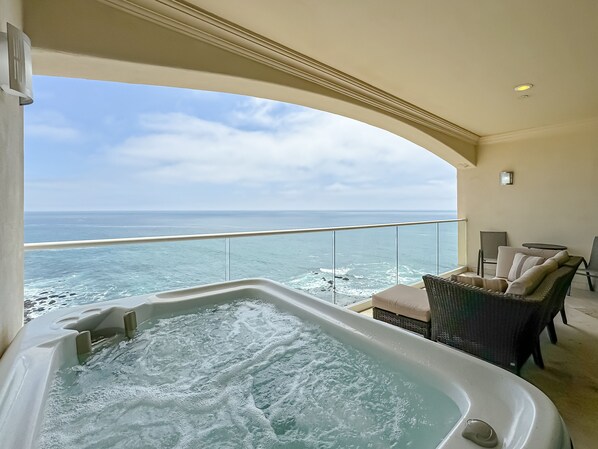 Outdoor spa tub - PrivateJacuzzi-LasOlasCondo-Pool&Jacuzzis-Rosarito (Playas de Rosarito)