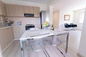 Fridge, oven, electric kettle, high chair