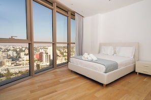 3 chambres, fer et planche à repasser, lit de bébé portatif