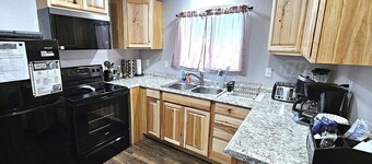 3Bd, King, Brkfst, Large TVs, W/D, Sleeps 11, BBQ