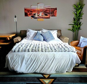 3 bedrooms, desk, iron/ironing board, travel crib