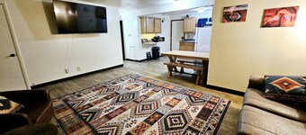 1Bd, King, Brkfst, Large TVs, W/D, Sleeps 4, BBQ