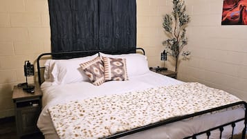 1 Schlafzimmer, Schreibtisch, Bügeleisen/Bügelbrett, Reisekinderbett
