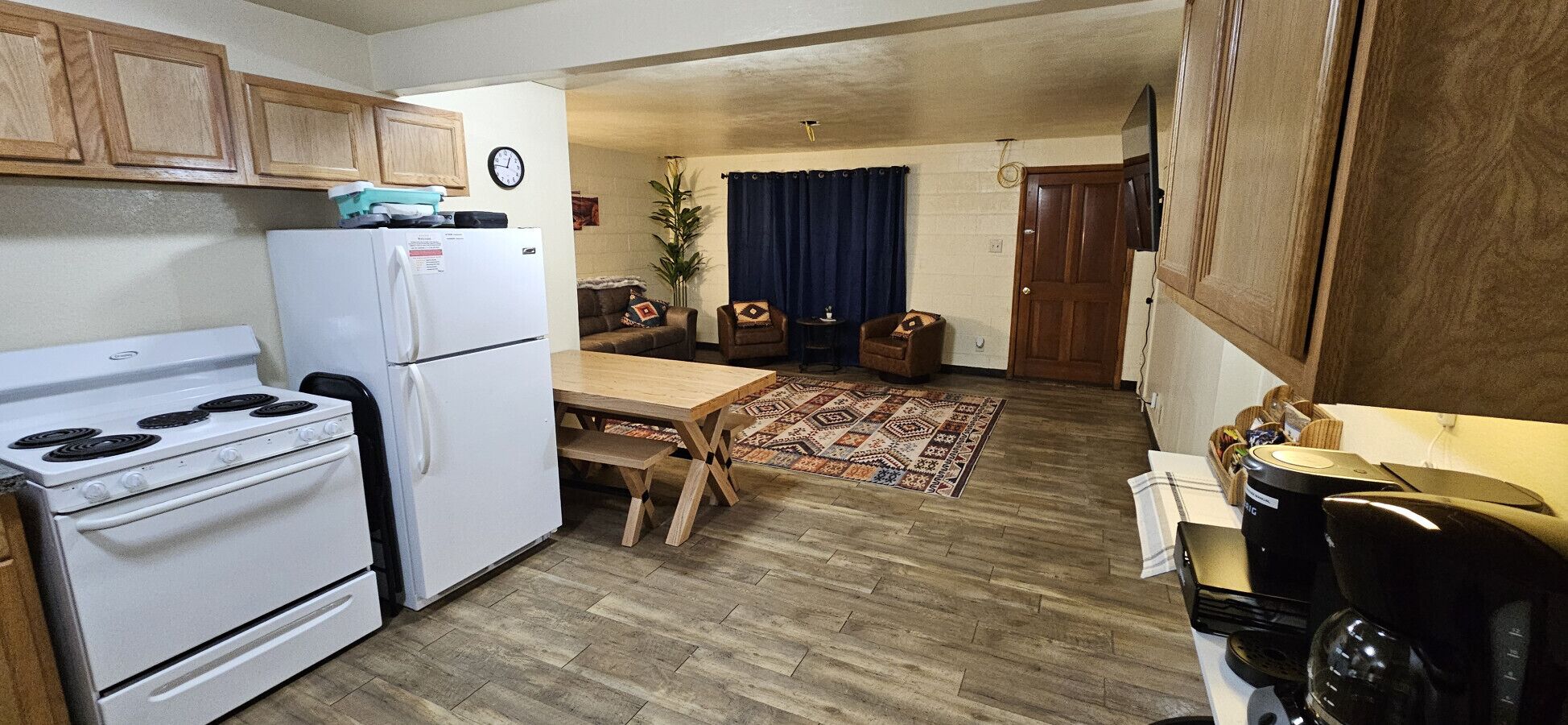 Frigorifero, microonde, forno, piano cottura