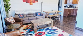 3Bd, King, Brkfst, Large TVs, W/D, Sleeps 11, BBQ