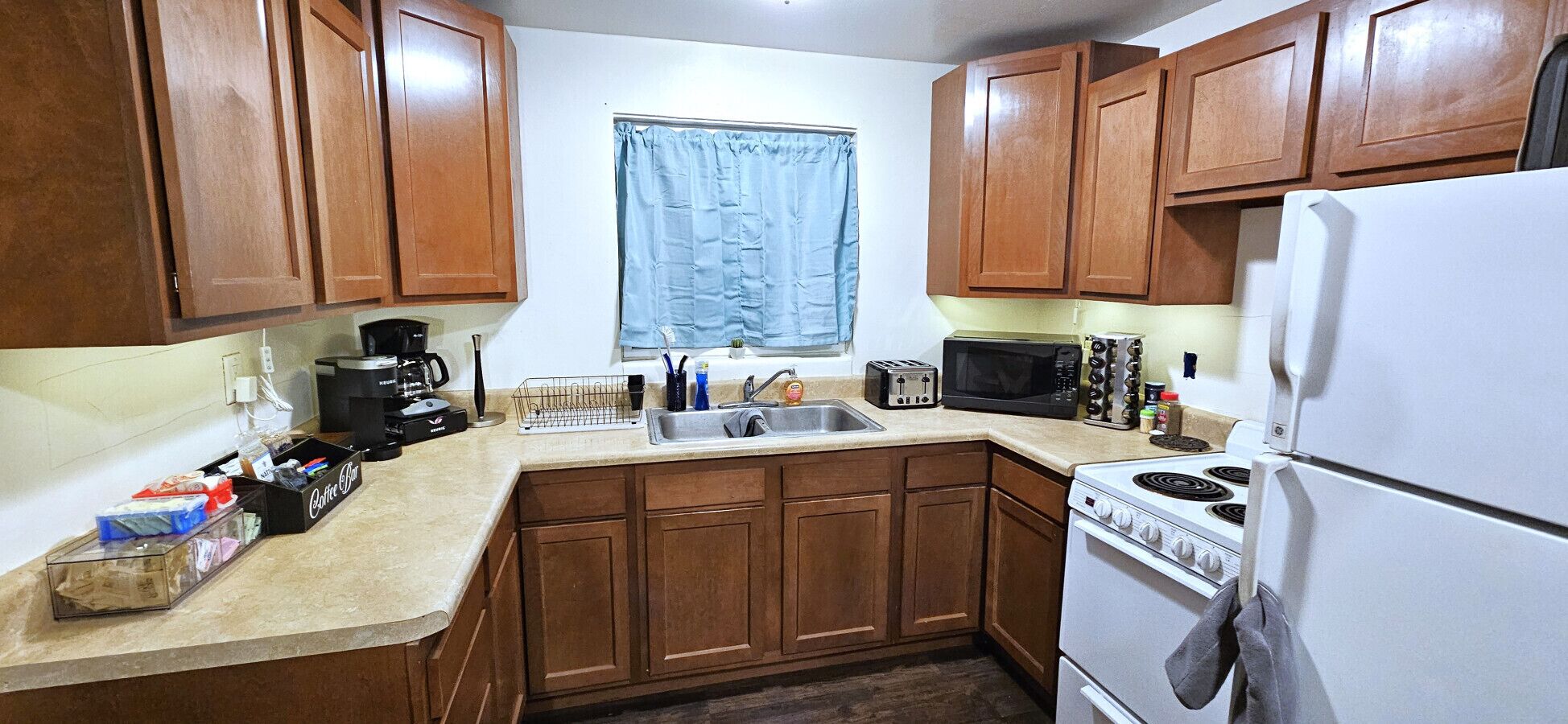 Kylskåp, mikrovågsugn, ugn och spishäll