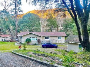 Exterior - Charming 3-bedroom house with Private Creek in peaceful Butte Creek Canyon (Chico)