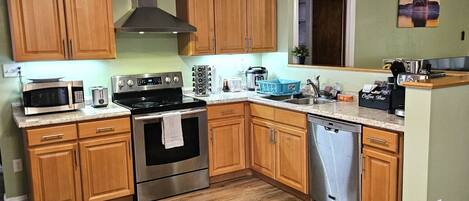 Mikrowelle, Ofen, Herdplatte, Geschirrspüler