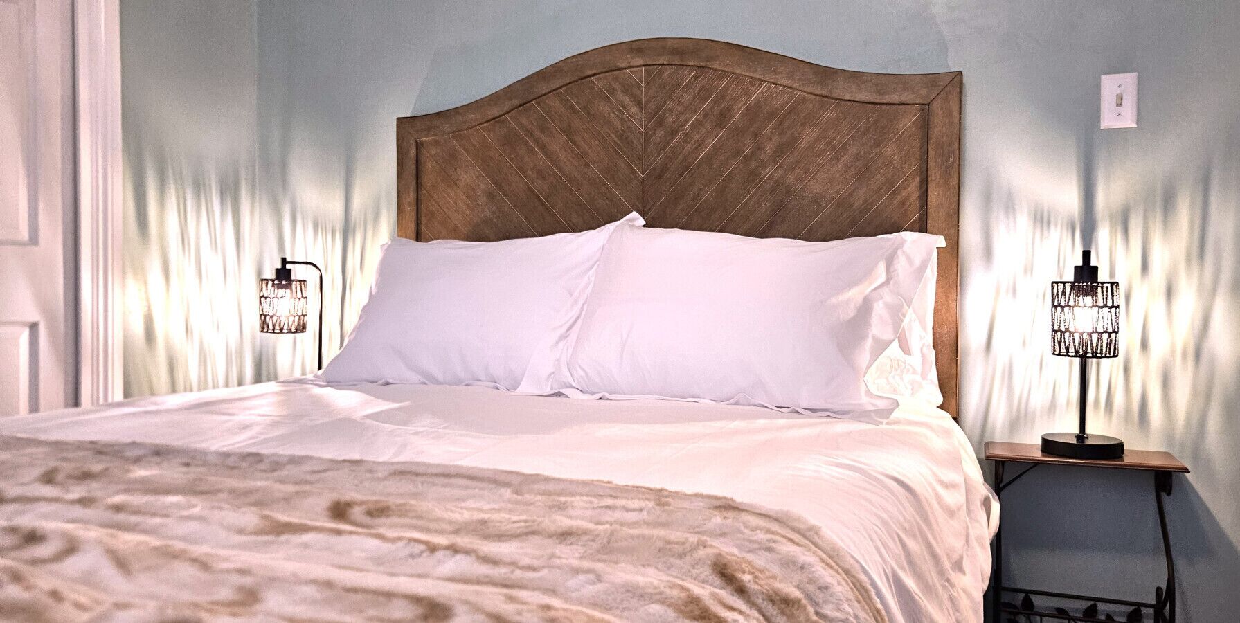 4 bedrooms, desk, iron/ironing board, travel crib