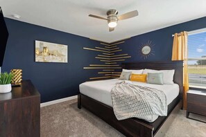 9 bedrooms, iron/ironing board, travel crib, WiFi - Luxe Villa with Pool and Spa, Game room & Free Resort Access! Sleeps 22! (Davenport)