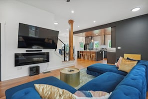 Smart-tv och eldstad