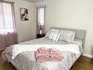 2 chambres, fer et planche à repasser, Wi-Fi gratuit, draps fournis