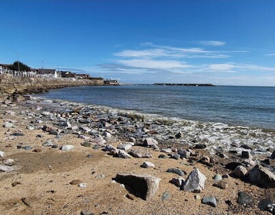 Beautiful Beach front Apartment in Rhos on Sea