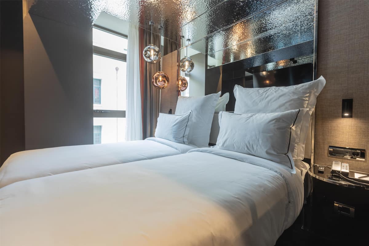 Chambre, 2 lits une place | Minibar, coffres-forts dans les chambres, bureau, Wi-Fi gratuit