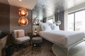 套房, 1 張特大雙人 床 | 迷你吧、客房內保險箱、書桌、免費無線上網