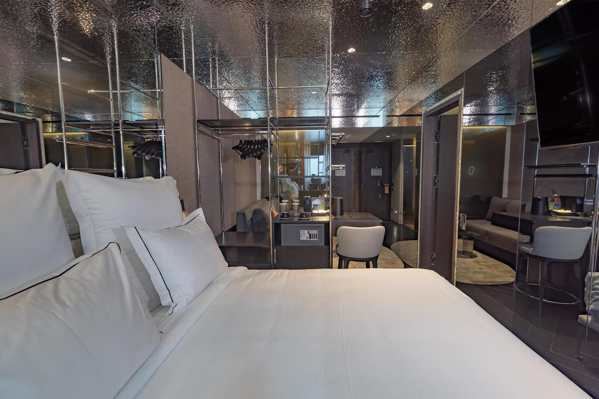 Minibar, caja fuerte, escritorio y wifi gratis