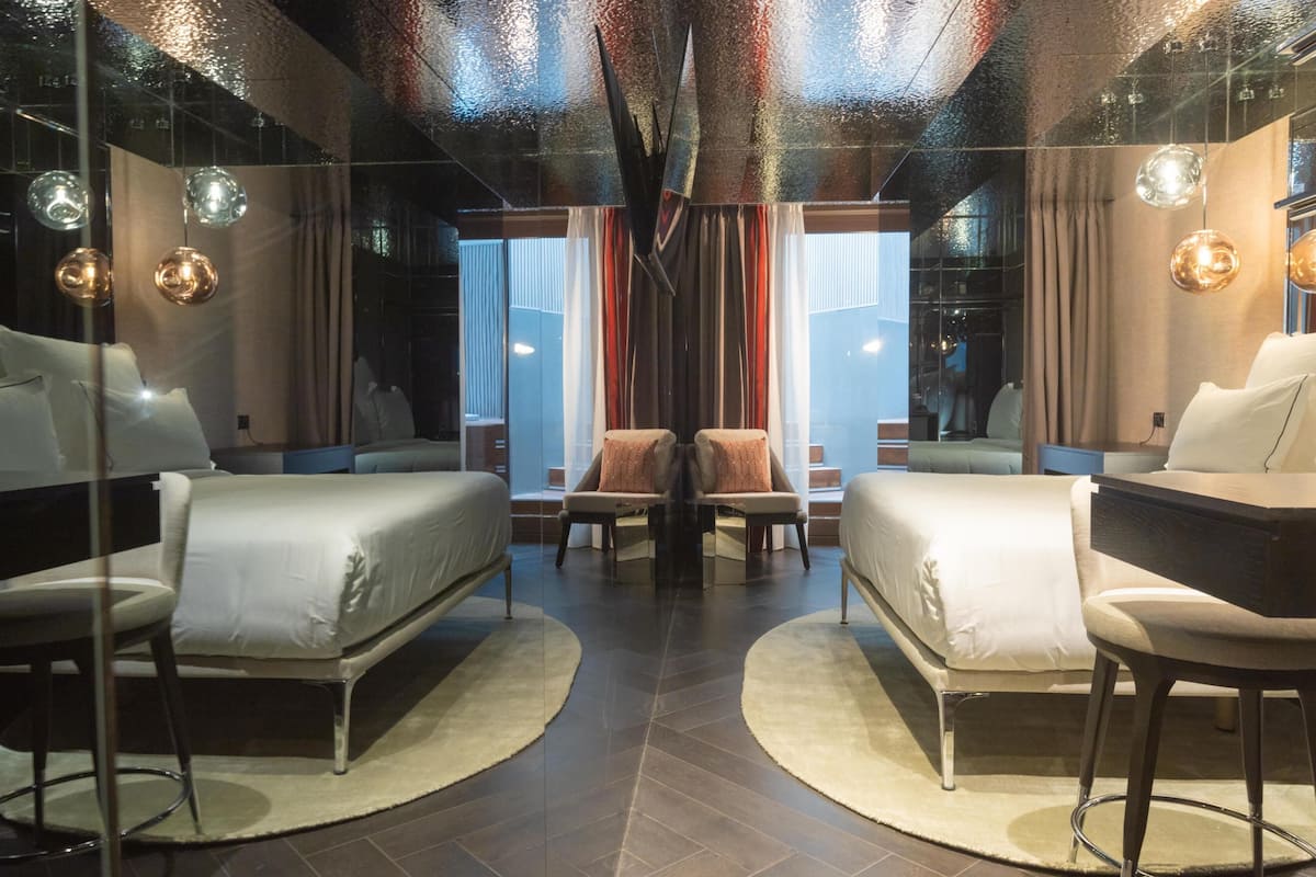 Room, 1 King Bed | Minibar, in-room safe, desk, free WiFi