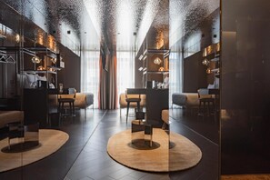 Rum - 1 kingsize-säng med bäddsoffa | Minibar, värdeförvaringsskåp på rummet, skrivbord och gratis wi-fi