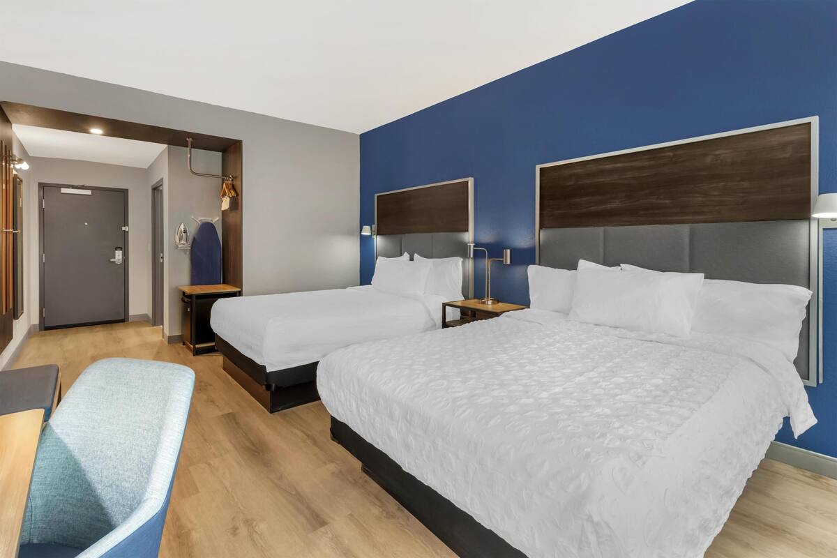 Desk, laptop workspace, WiFi (free), bed sheets